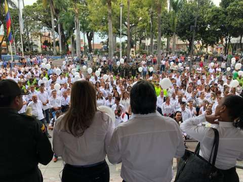 Varias ciudades del país rinden homenaje a víctimas de atentado a Escuela General Santander