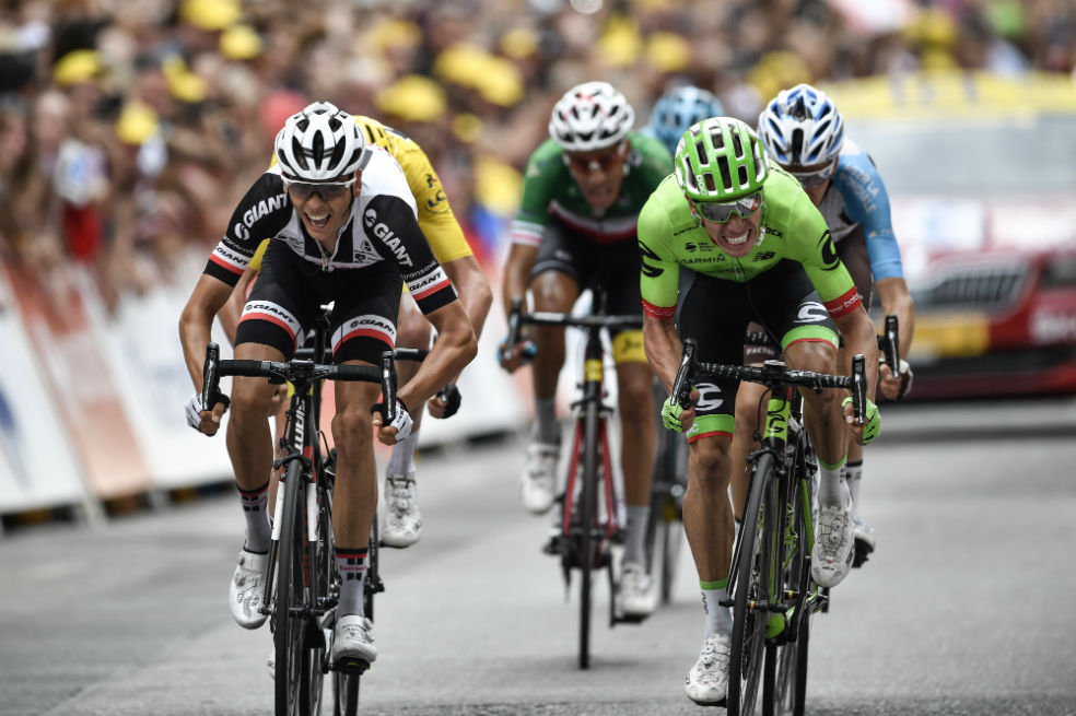 Rigoberto Urán en el remate de la novena etapa del Tour de Francia. / AFP
