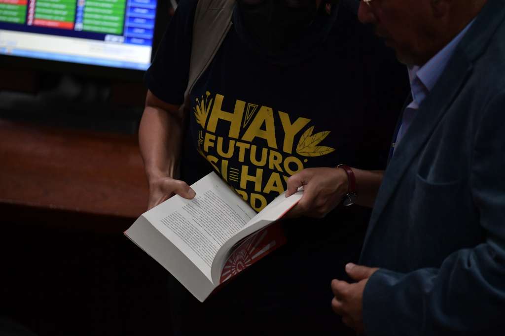 Entrega del informe de la Comisión de la Verdad a la Comisión de Paz del Senado de la República