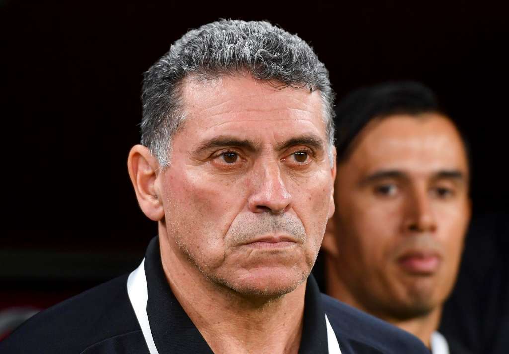 Luis Fernando Suárez (der.) y John Bodmer, técnico y asistente de la selección de Costa Rica.