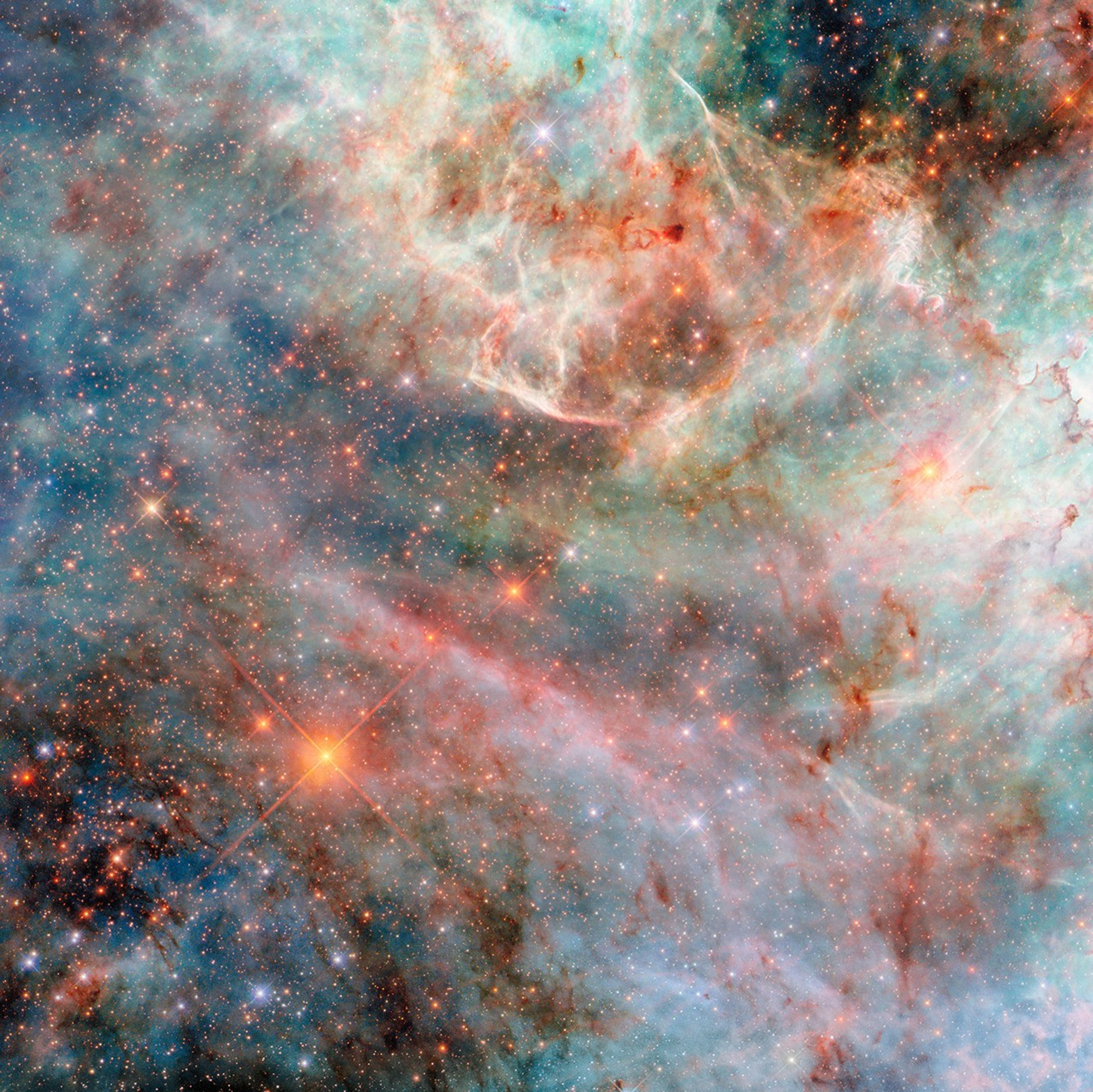 Esta imagen del telescopio espacial Hubble de la NASA/ESA muestra un paisaje de nubes en la Gran Nube de Magallanes, una galaxia satélite enana de la Vía Láctea. /ESA/Hubble y NASA, C. Murray.