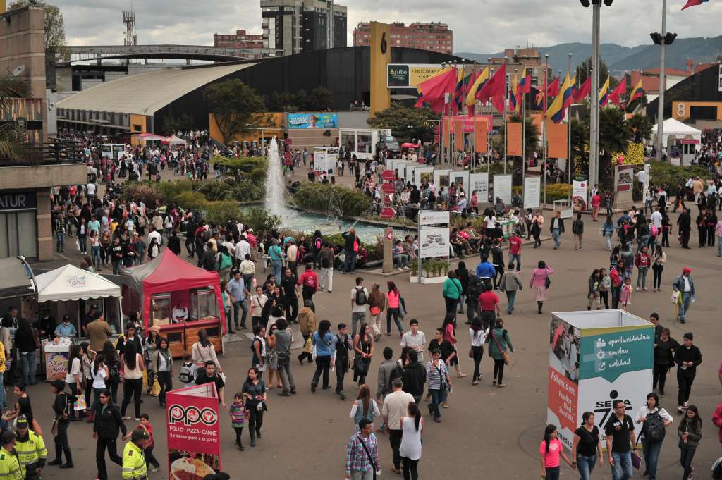 Diferentes aspectos de esta feria que se realiza en Corferias: Pabellones, lectores, títeres