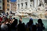 Fontana de Trevi: verla de lejos es gratis, aún, pero lanzar monedas le costará