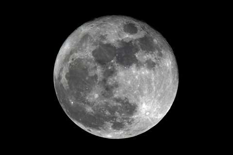 ¿Hasta cuándo hubo erupciones volcánicas en la luna?