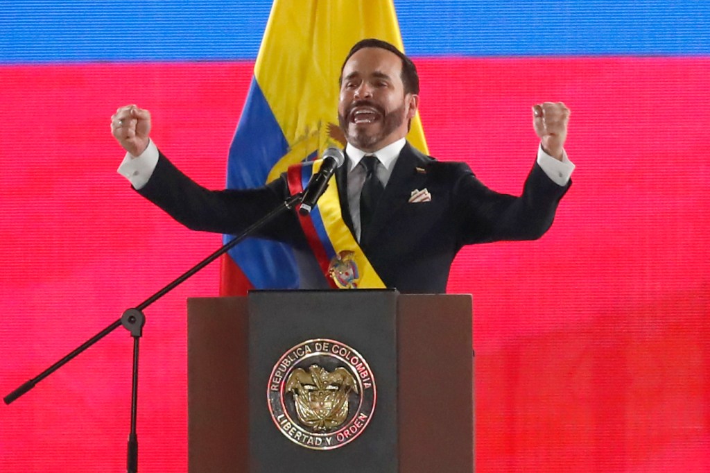 AME7090. CALI (COLOMBIA), 07/08/2026.- El presidente de Colombia, Abelardo de la Espriella, pronuncia un discurso este viernes, donde anunció un plan económico basado en la austeridad, la atracción de inversión y el aprovechamiento de los recursos naturales, en Cali (Colombia). EFE/ Ernesto Guzmán Jr