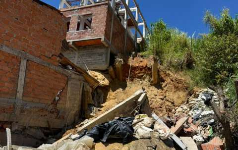 Colapsó una vivienda tras deslizamiento en San Cristóbal, Medellín