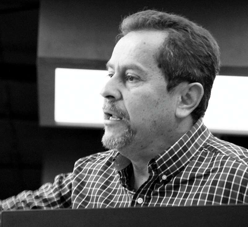 Alberto Medina López, periodista y escritor, afirma que se vio influenciado por su padre, "quien era un cuentero popular increíble", y su abuelo, para incursionar en el mundo de la literatura.