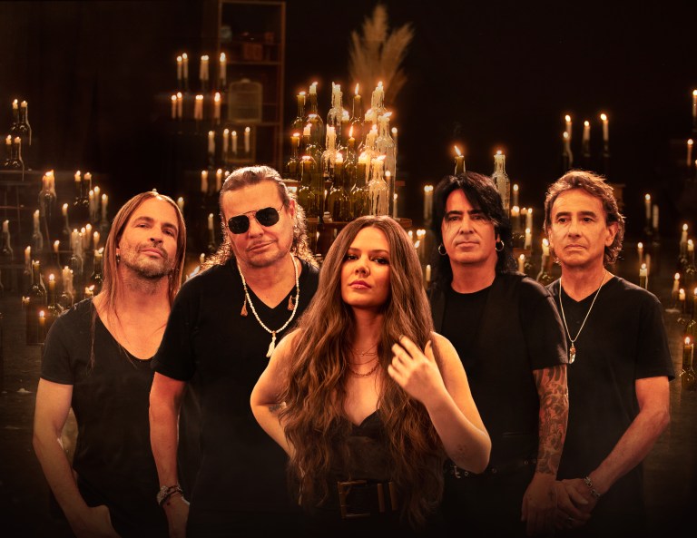 Maná presenta nueva versión de  “Eres mi religión” junto a Joy