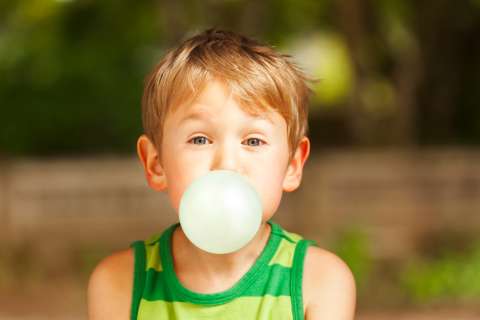 ¿Sabías que mascar chicle tiene beneficios para tu salud?