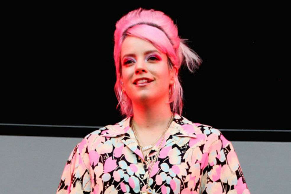 Lily Allen asegura que durante sus años de juventud, jamás fue una estudiante ejemplar y que la expulsaron de varias instituciones. / Cortesía