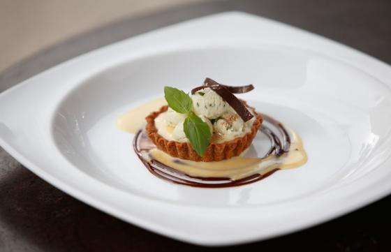Tartaleta de chocolate blanco y albahaca