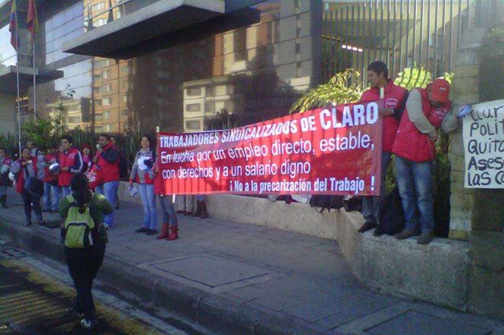 Trabajadores de la compañía durante la manifestación que se realizó en Bogotá. Crédito: Fabio Arias, secretario general del CUT.