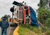 Dos muertos y 25 heridos deja accidente de chiva que se volcó en la vía La Línea