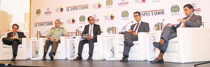 (De izq. a der.): Juan Carlos Restrepo, consejero presidencial de seguridad; general Gustavo Moreno, director de Seguridad Rural de la Policía; Miguel Ayala, director ejecutivo de la Fundación Orbis-Pintuco, y Ómar Salas, del Departamento Nacional de Planeación./ Luis Benavides - El Espectador