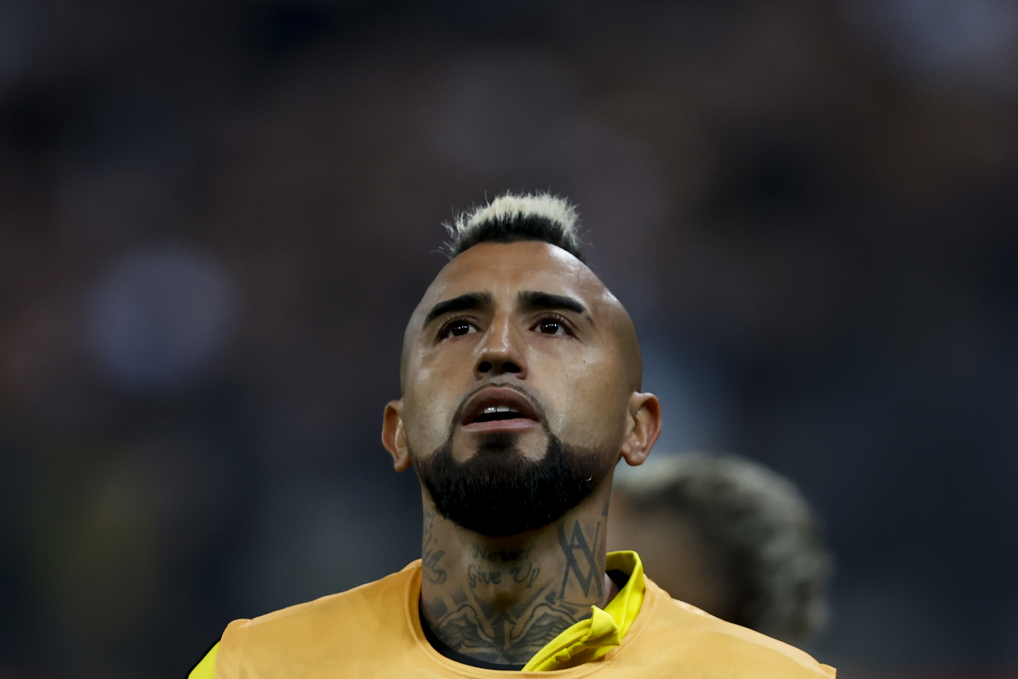 AMDEP5287. SAO PAULO (BRASIL), 02/08/2022.- Arturo Vidal de Flamengo calienta hoy, en un partido de la Copa Libertadores entre Corinthians y Flamengo en el estadio Arena de Sao Paulo (Brasil). EFE/Fernando Bizerra Jr.