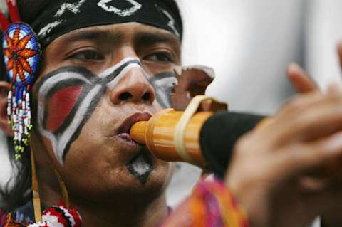 Cinco poemas para conmemorar el Día de la Raza