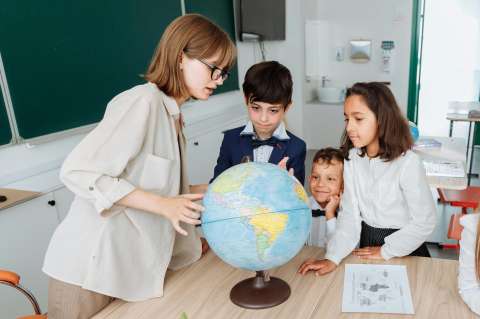 6 claves humanistas para educar a tus hijos en 2025
