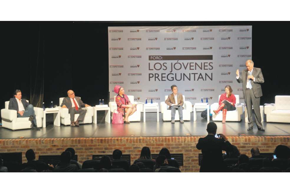 Juan Manuel Galán, Ubeimar Delgado, Piedad Córdoba, Pablo Ceballos (moderador), Paloma Valencia y Alejandro Ordóñez durante el foro.  / Fotos: Cristian Garavito - El Espectador