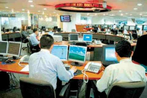 Fuerte caída de emisiones de acciones y bonos en mercado de valores