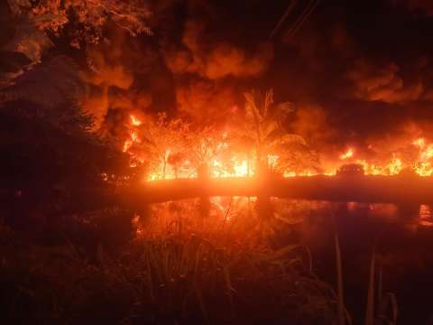 Atentado contra oleoducto provoca fuerte explosión e incendio en Barrancabermeja
