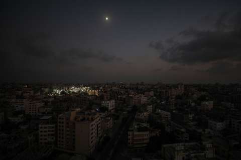 En Gaza ofrecen recompensa por los rehenes y los hospitales están al límite