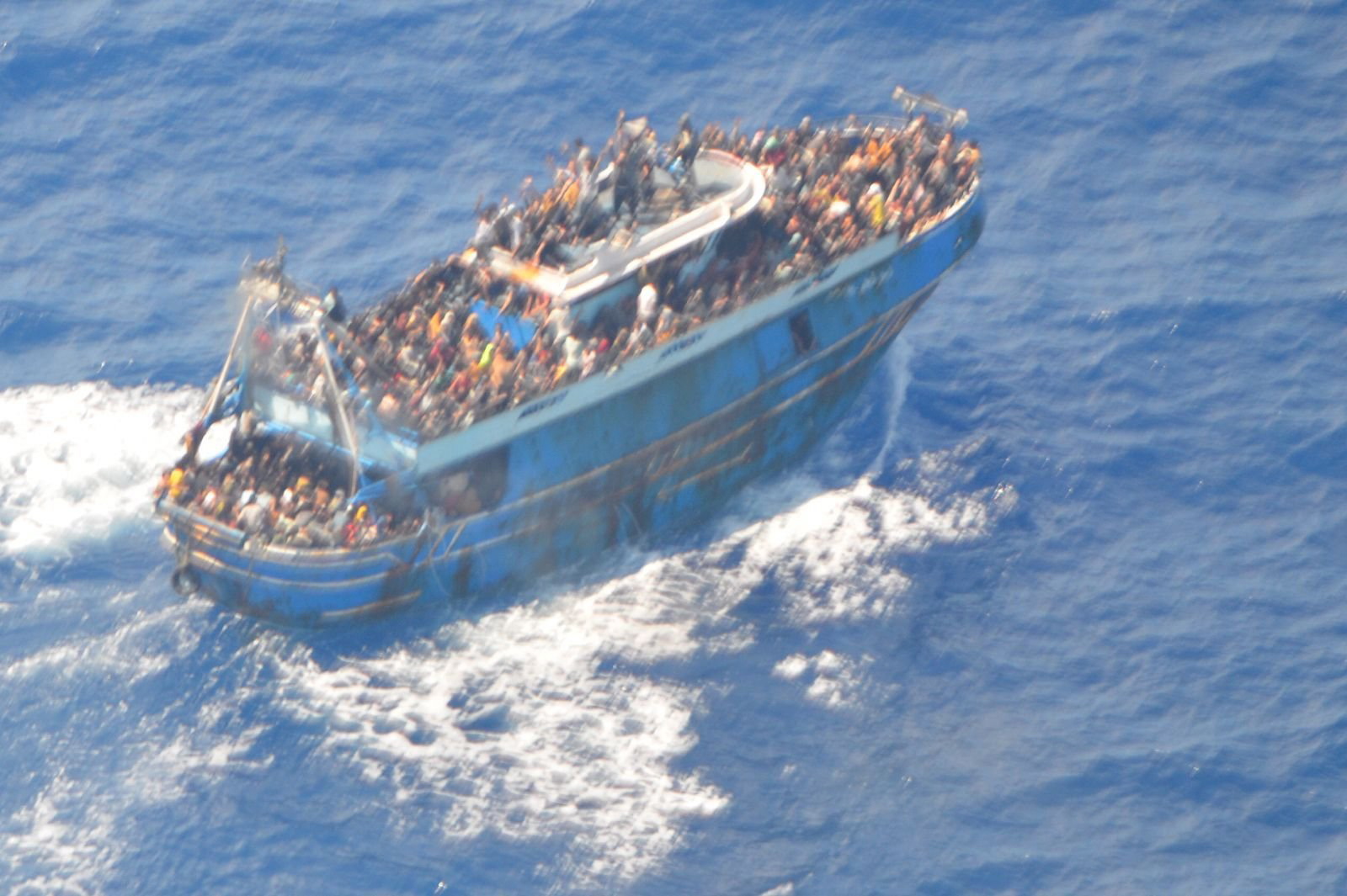 International Waters (-), 14/06/2023.- A handout photo made available by the Hellenic Coast Guard on 14 June 2023 shows a fishing vessel carrying a large number of migrants sailing in international waters, near western Peloponnese. 104 people were rescued by the Coast Guard during the search-and-rescue operation after a fishing boat, carrying an unknown number of migrants, capsized in international waters on 14 June, 47 nautical miles southwest of the Peloponnese coast and the town of Pylos. The death toll of the shipwreck rose to at least 79, authorities said. (Grecia) EFE/EPA/HELLENIC COAST GUARD / HANDOUT -- BEST QUALITY AVAILABLE -- HANDOUT EDITORIAL USE ONLY/NO SALES