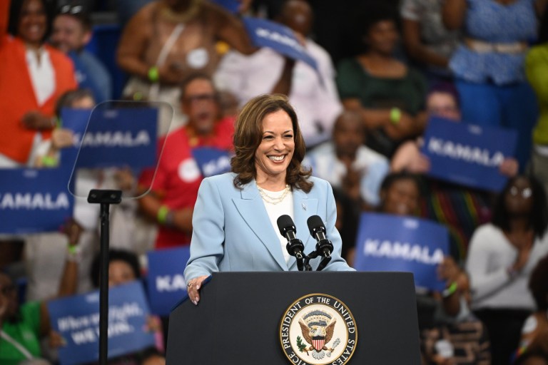 Los finalistas para acompañar a Kamala Harris en la fórmula presidencial