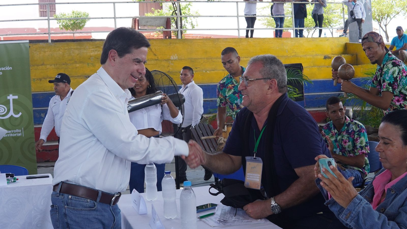 El ministro Cristo se reunió en Simití con los alcaldes de los siete municipios que hacen parte de la zona PDET de Bolívar.