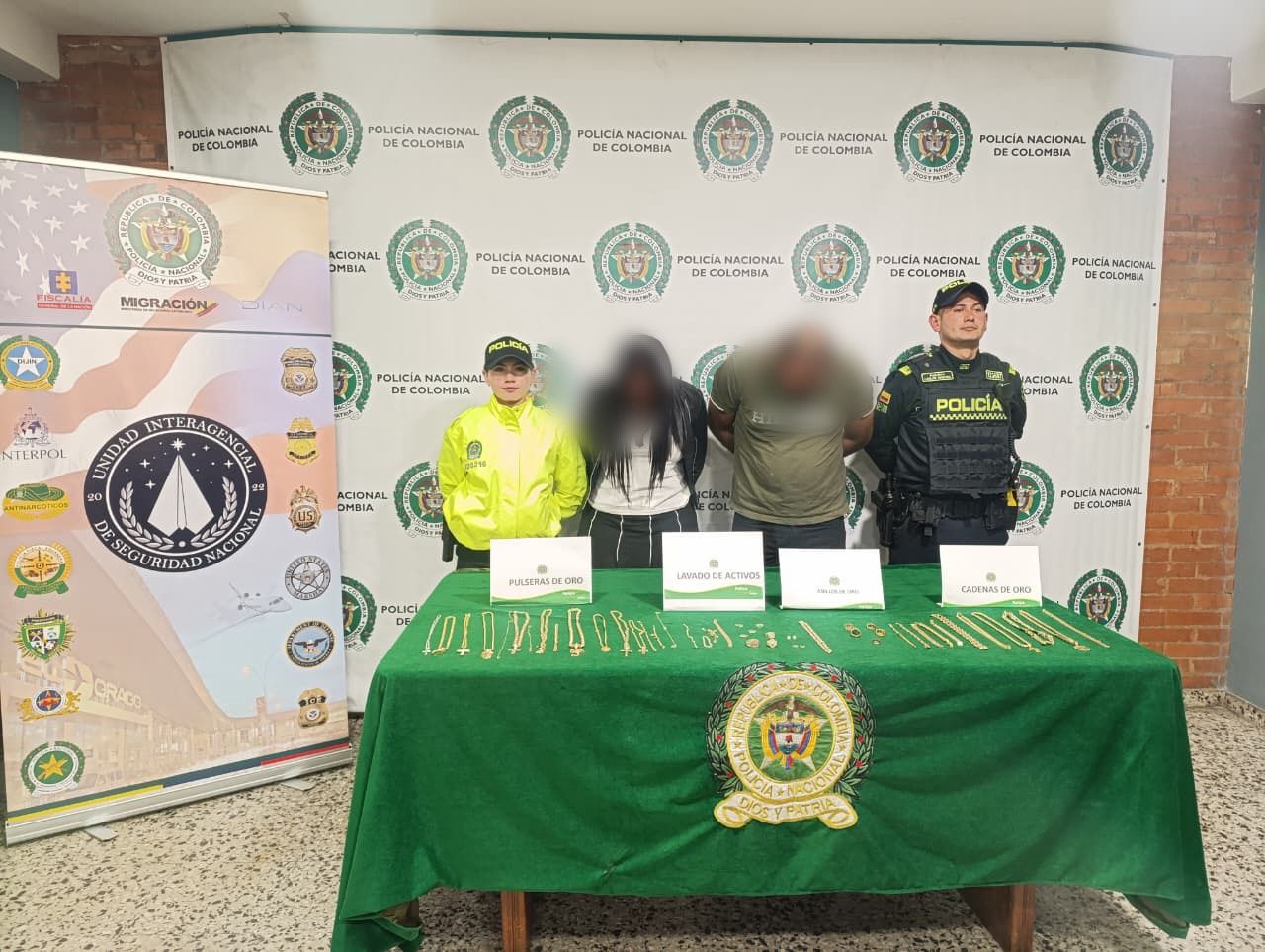 En total fueron incautadas cadenas, anillos, pulseras y aretes, avaluados en aproximadamente 400 millones de pesos.