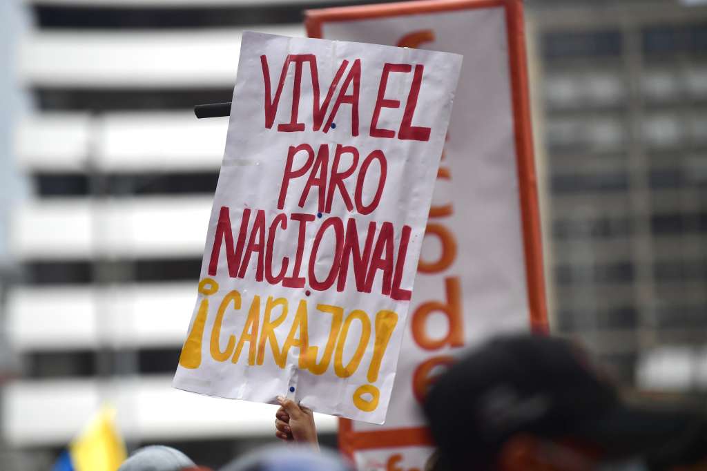 Manifestaciones frente al Hotel Tequendama por visita de los delegados de la Comisión Interamericana de Derechos Humanos (CIDH), que contó con la presencia de la Minga Indígena.