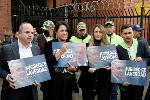 Uribe alista reunión en Rionegro con su bancada para hablar de juicio en su contra y de campaña