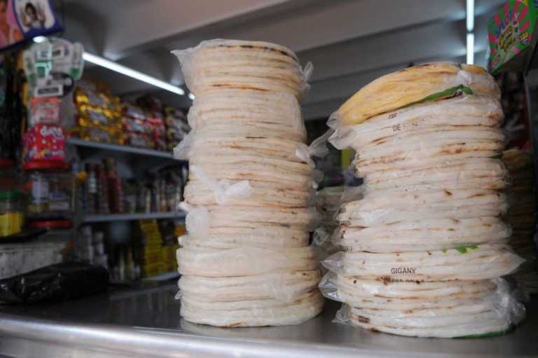 ¿Están monopolizando los alimentos en las comunas de Medellín?