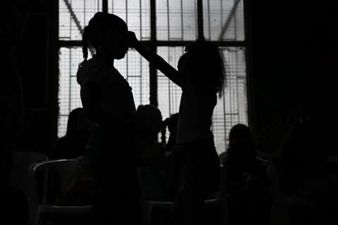 Uno de cada cuatro niños vive en hogares con madres víctimas de violencia
