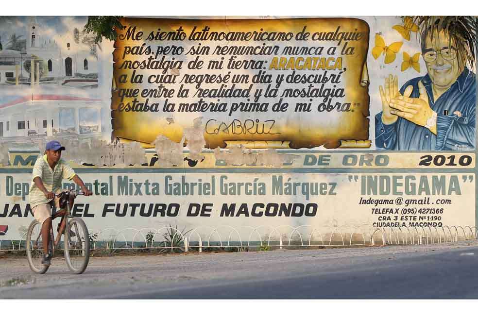 El escritor español relata que en su viaje a Aracataca entendió que este pueblo era la viva imagen de Macondo, el mundo creado por Gabo. / Reuters