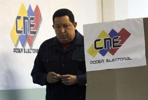 Chávez no está en coma y asimila "de buena manera" el tratamiento