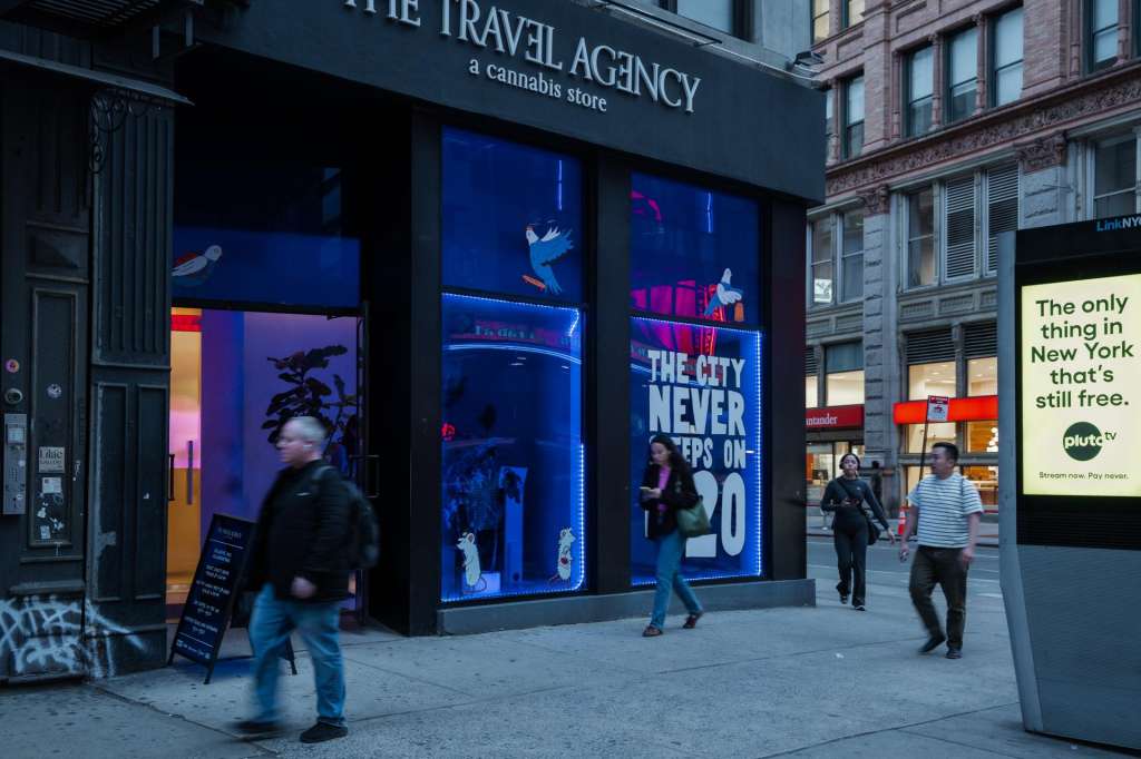 New York (United States), 23/04/2026.- Exterior of a state-licensed cannabis dispensary is seen in New York, New York, USA, 23 April 2026. The Trump administration reclassified state-licensed marijuana as a less dangerous drug. (Nueva York) EFE/EPA/Olga Fedorova