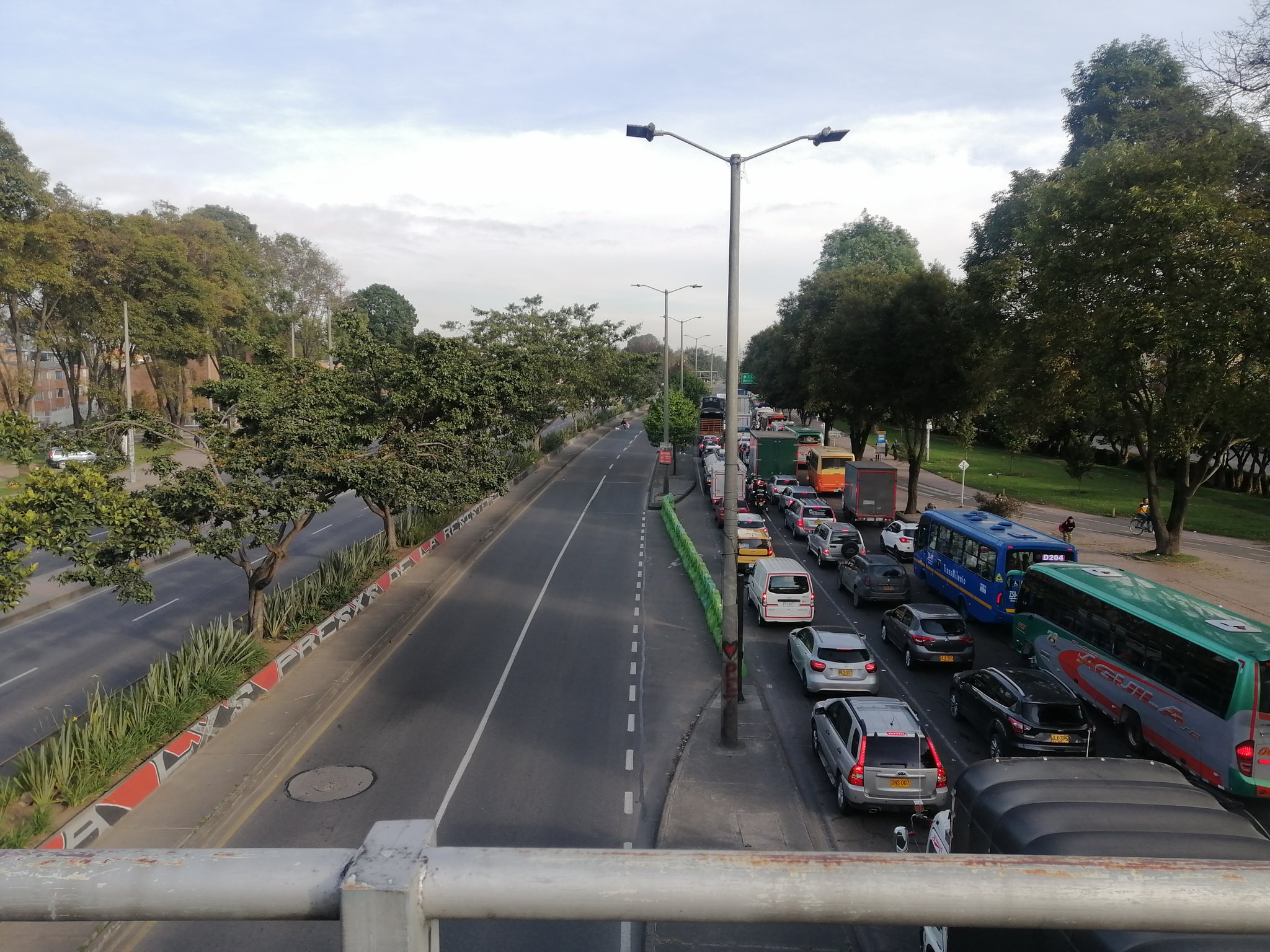 Movilidad en Bogotá: a pesar de restricciones empeora el tránsito en la calle 80.