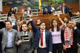 El primer día de "Santrich" como representante a la Cámara y las críticas a su llegada