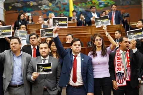 El primer día de "Santrich" como representante a la Cámara y las críticas a su llegada