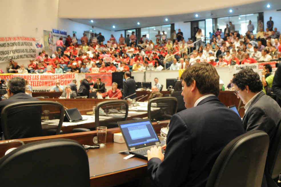 Respectivamente, el presidente de UNE, Marc Eichmann PerretE y el gerente general del Grupo EPM, Juan Esteban Calle Restrepo. / Luis Benavides