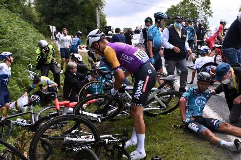 Se retractaron: El Tour retiró denuncia a la aficionada que provocó caída masiva