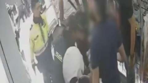 Mujer da a luz a bebé en pleno San Victorino: autoridades la ayudaron en el parto