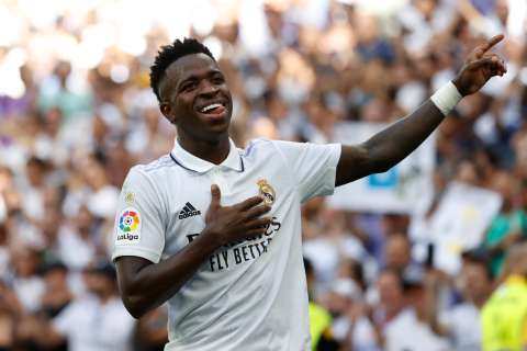 “Continuaremos luchando contra el racismo”: Pelé en defensa de Vinícius Jr