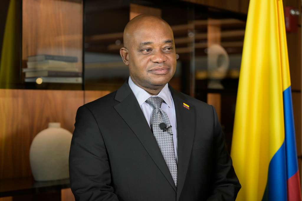 USA7082. WASHINGTON (DC, EEUU), 19/09/2024.- El canciller colombiano, Luis Gilberto Murillo, habla durante una conferencia de prensa este jueves en la Escuela de Estudios Internacionales Avanzados (SAIS) de la Universidad Johns Hopkins en Washington (EE.UU.). La general Laura Richardson, jefa del Comando Sur estadounidense, reafirmó este jueves el compromiso de Washington y sus aliados por alcanzar una "solución diplomática y política" a la crisis en Venezuela, agravada tras los comicios del 28 de julio en los que Nicolás Maduro fue proclamado ganador. EFE/Lenin Nolly