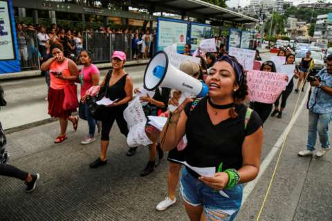 López Obrador descarta reprimir protestas feministas y pide diálogo en México
