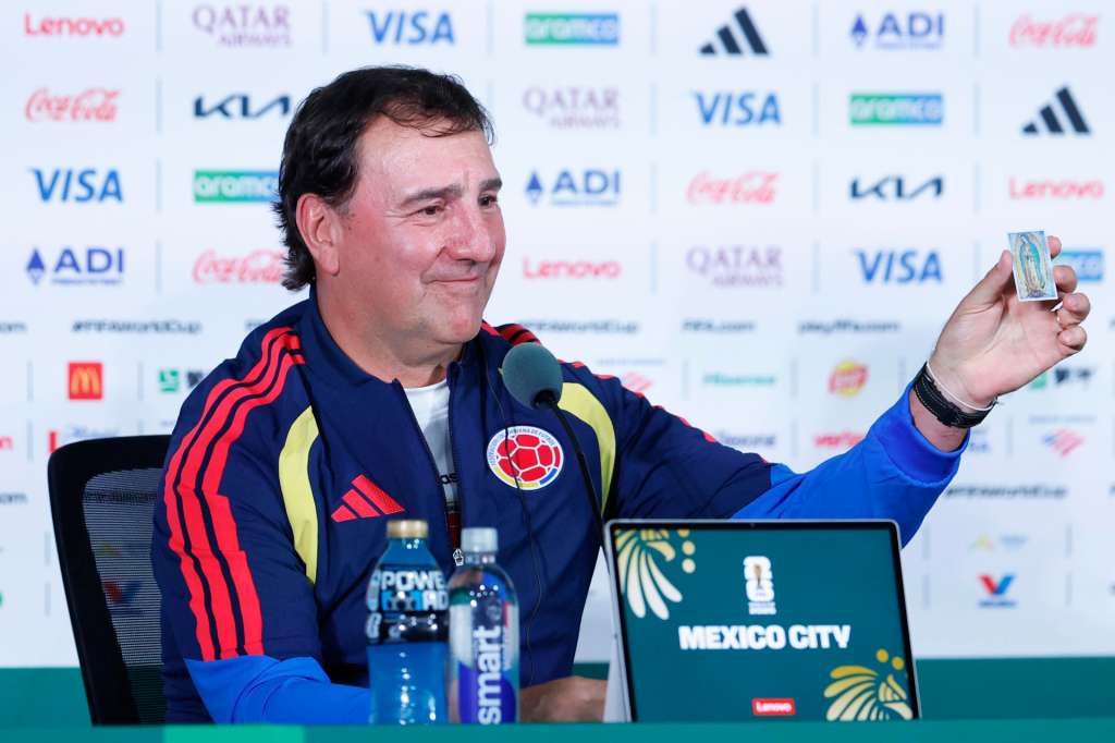 GR3009. CIUDAD DE MÉXICO (MÉXICO), 16/06/2026.- El seleccionador de Colombia, Néstor Lorenzo, reacciona en una rueda de prensa este martes, en Ciudad de México (México). EFE/ Sashenka Gutiérrez