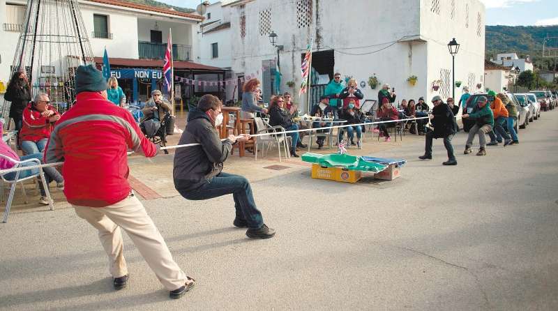 People play to pull a rope in Anti-Brexit British bar during throws mock EU goodbye party in Jimera de Libar on January 1, 2021. / AFP / JORGE GUERRERO
