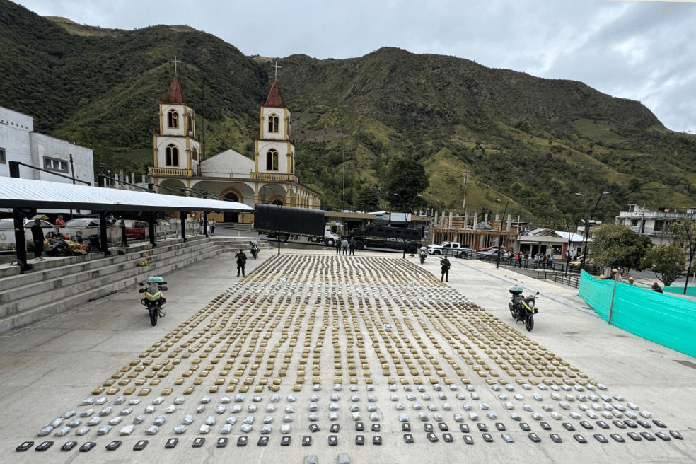 Incautan marihuana escondida en cargamento de papas en vías de Nariño