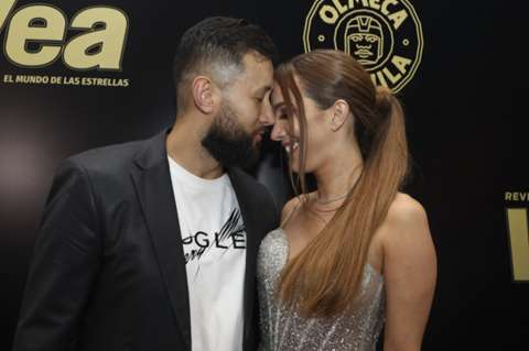 Violeta Bergonzi asistió embarazada a importante evento en compañía de su esposo