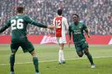 Luis Sinisterra sigue dulce con el gol: esta vez le anotó a Ajax